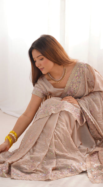 Women Embroidered Saree With Scalloped Border