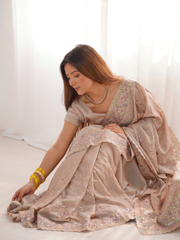 Women Embroidered Saree With Scalloped Border