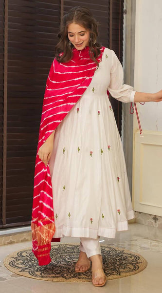 Beautiful Embroidered Festive Kurta Set