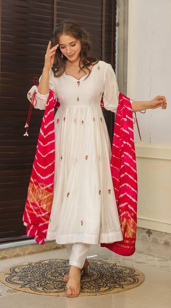 Beautiful Embroidered Festive Kurta Set