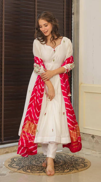 Beautiful Embroidered Festive Kurta Set