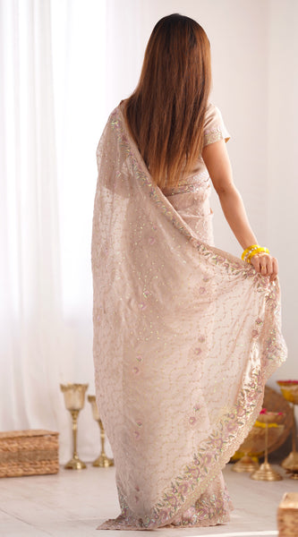 Women Embroidered Saree With Scalloped Border