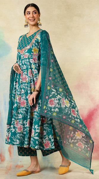 delicate embroidery work on the kurti