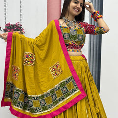 Grand Flair Navratri Lehenga