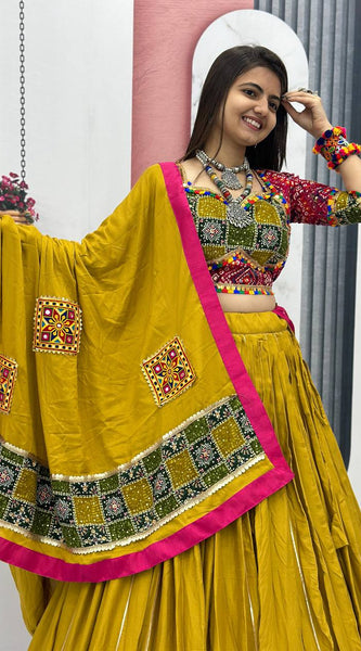 Grand Flair Navratri Lehenga